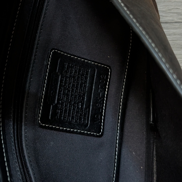 COACH Hampton Y2K Shoulder Bag π€π - Picture 7 of 8